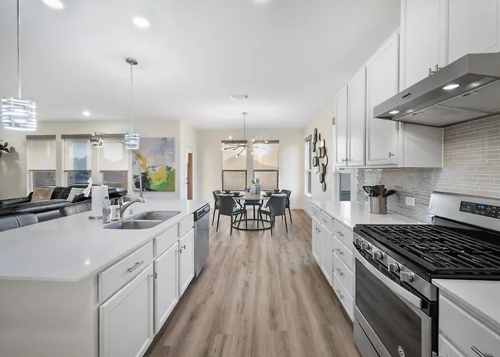 Modern Getaway With Private Hot Tub Holiday home Round Rock
